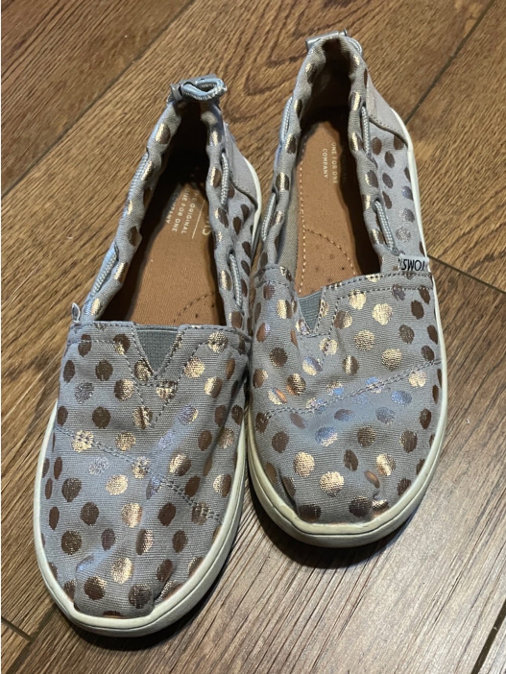 Toms Bimini Slip-On Sneakers in Gray with Rose Gold Polka Dots
